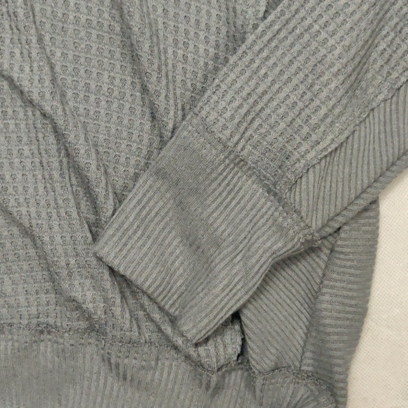 NWT Free People Top Large Gray Santa Clara Thermal - Picture 7 of 7